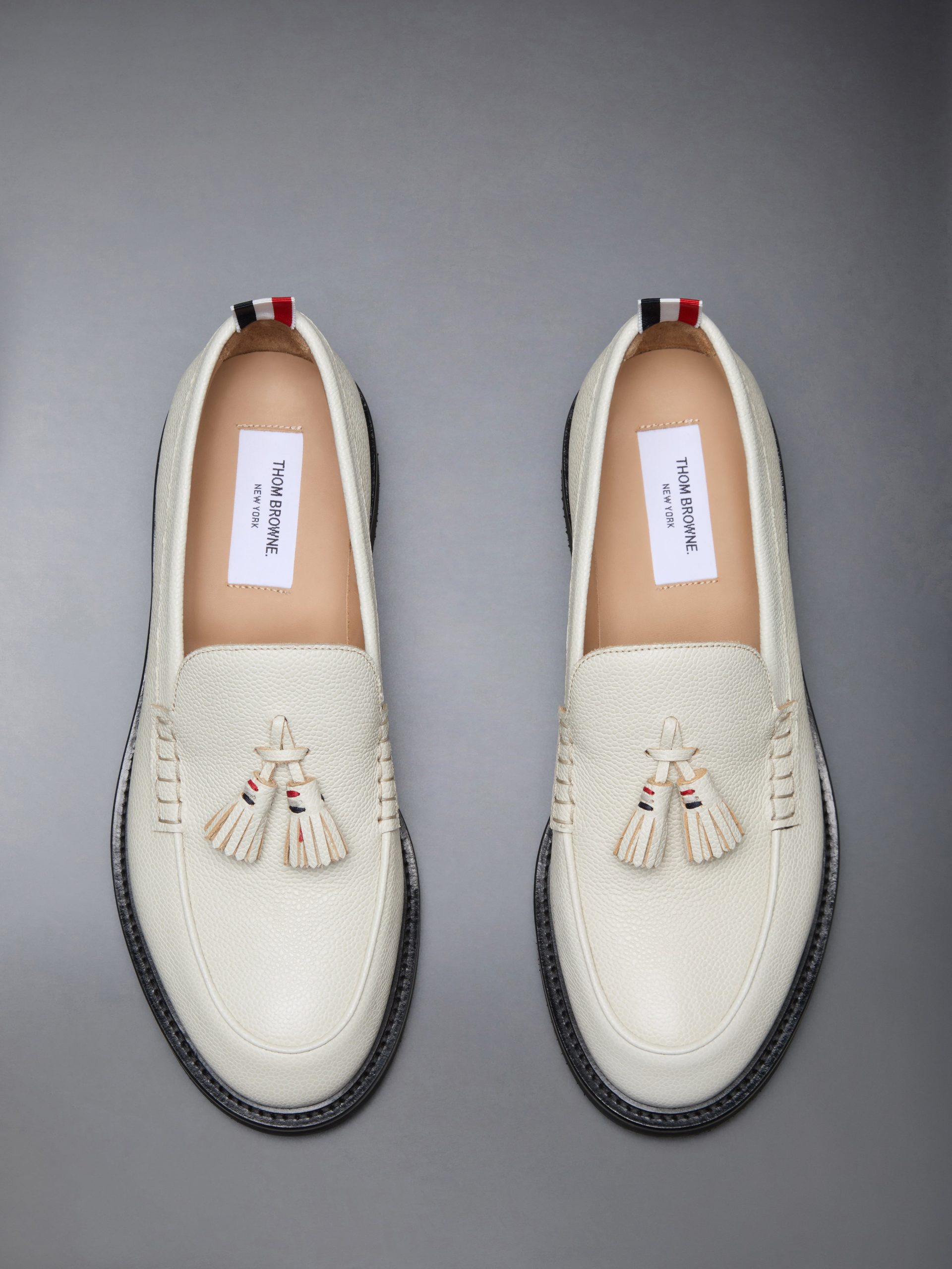 PEBBLE GRAIN RWB RUBBER SOLE TASSEL LOAFER - Image 5