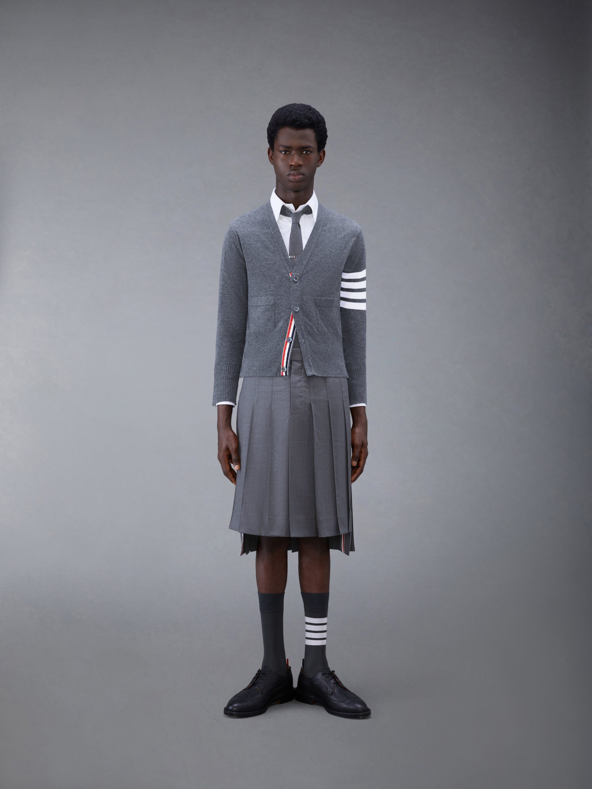 CLASSIC CASHMERE 4-BAR V-NECK CARDIGAN - Image 3