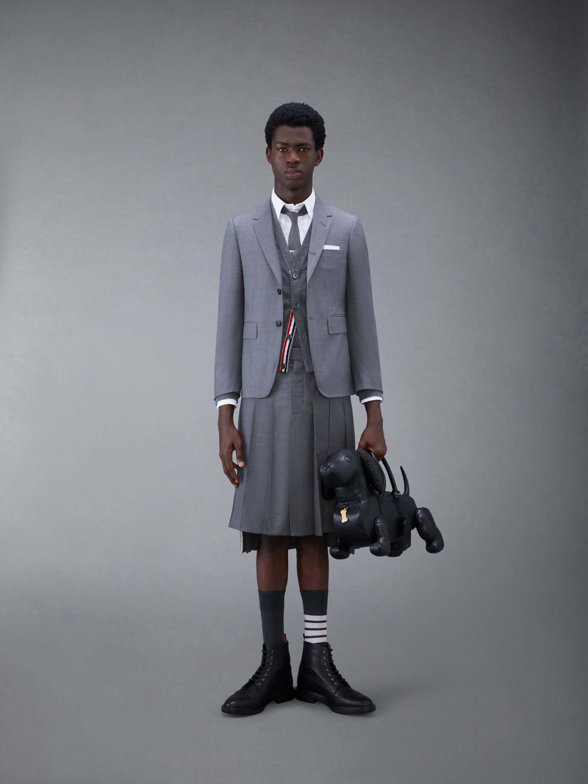 CLASSIC CASHMERE 4-BAR V-NECK CARDIGAN - Image 4