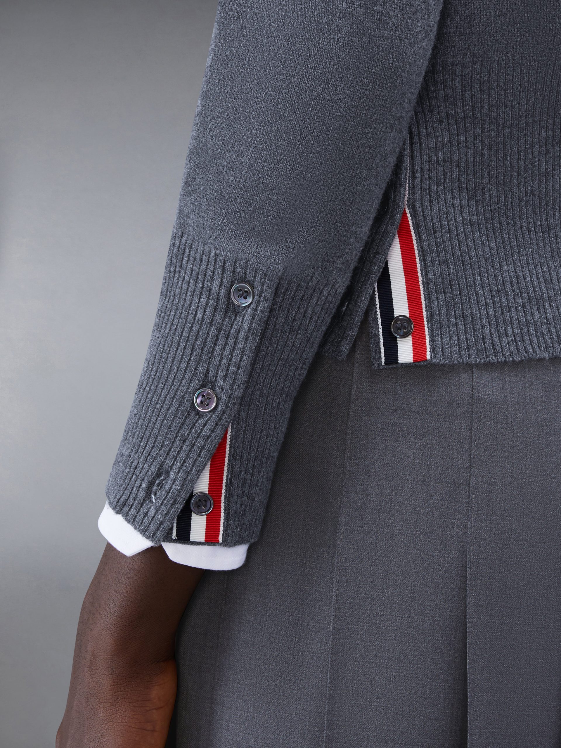 CLASSIC CASHMERE 4-BAR V-NECK CARDIGAN - Image 6