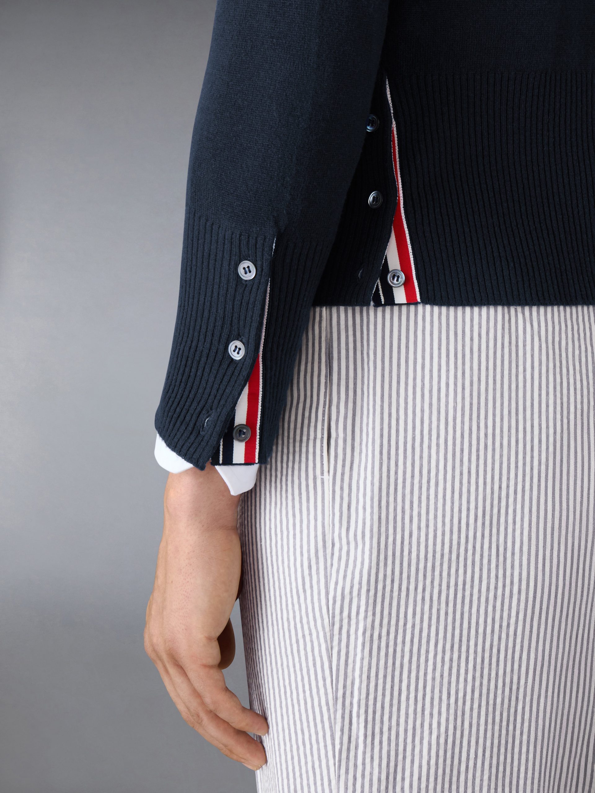 CLASSIC CASHMERE 4-BAR V-NECK CARDIGAN - Image 4