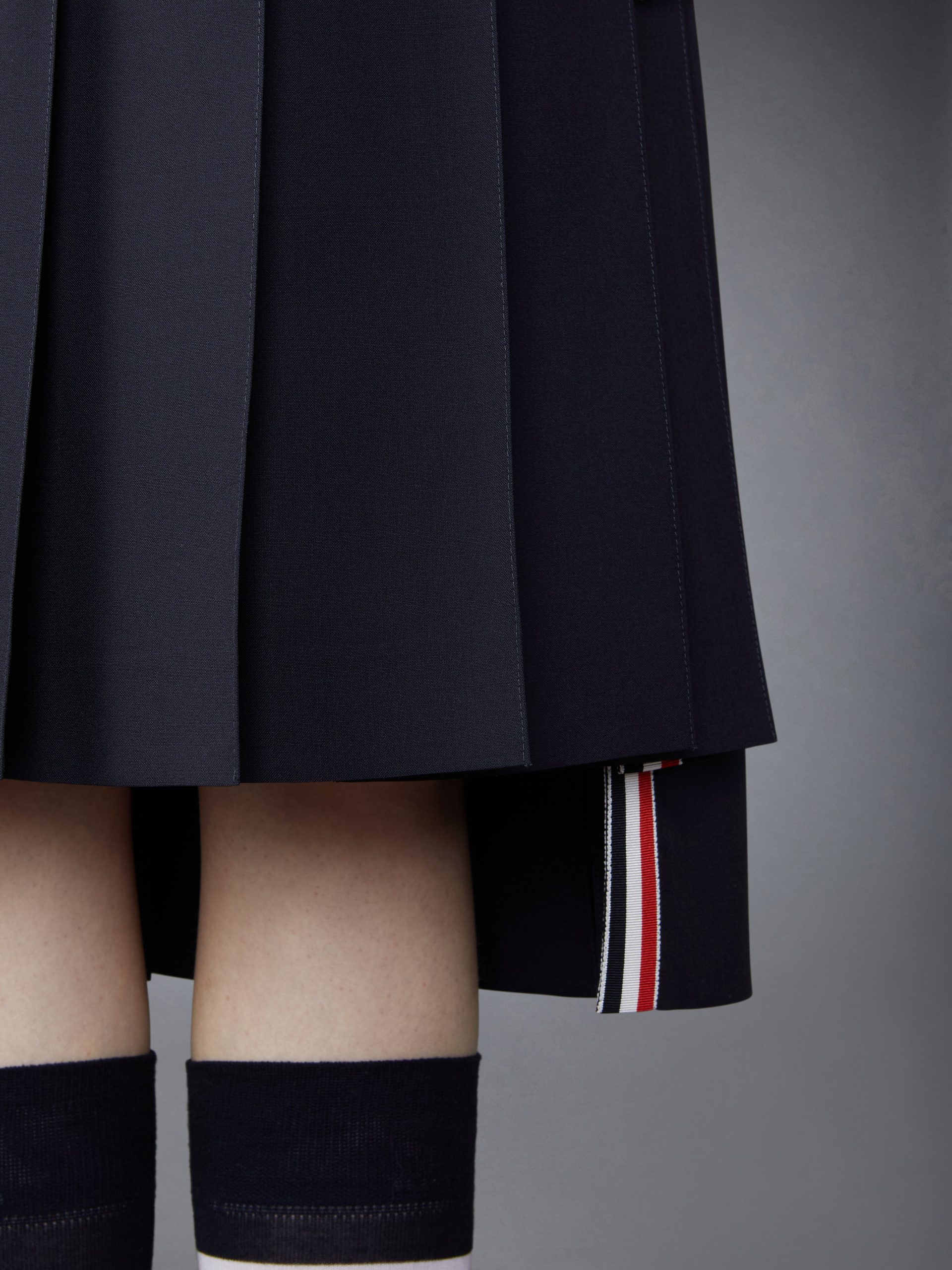 PLAIN WEAVE 4-BAR MIDI PLEATED SKIRT - Image 5