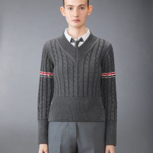 CLASSIC WOOL V NECK CABLE PULLOVER