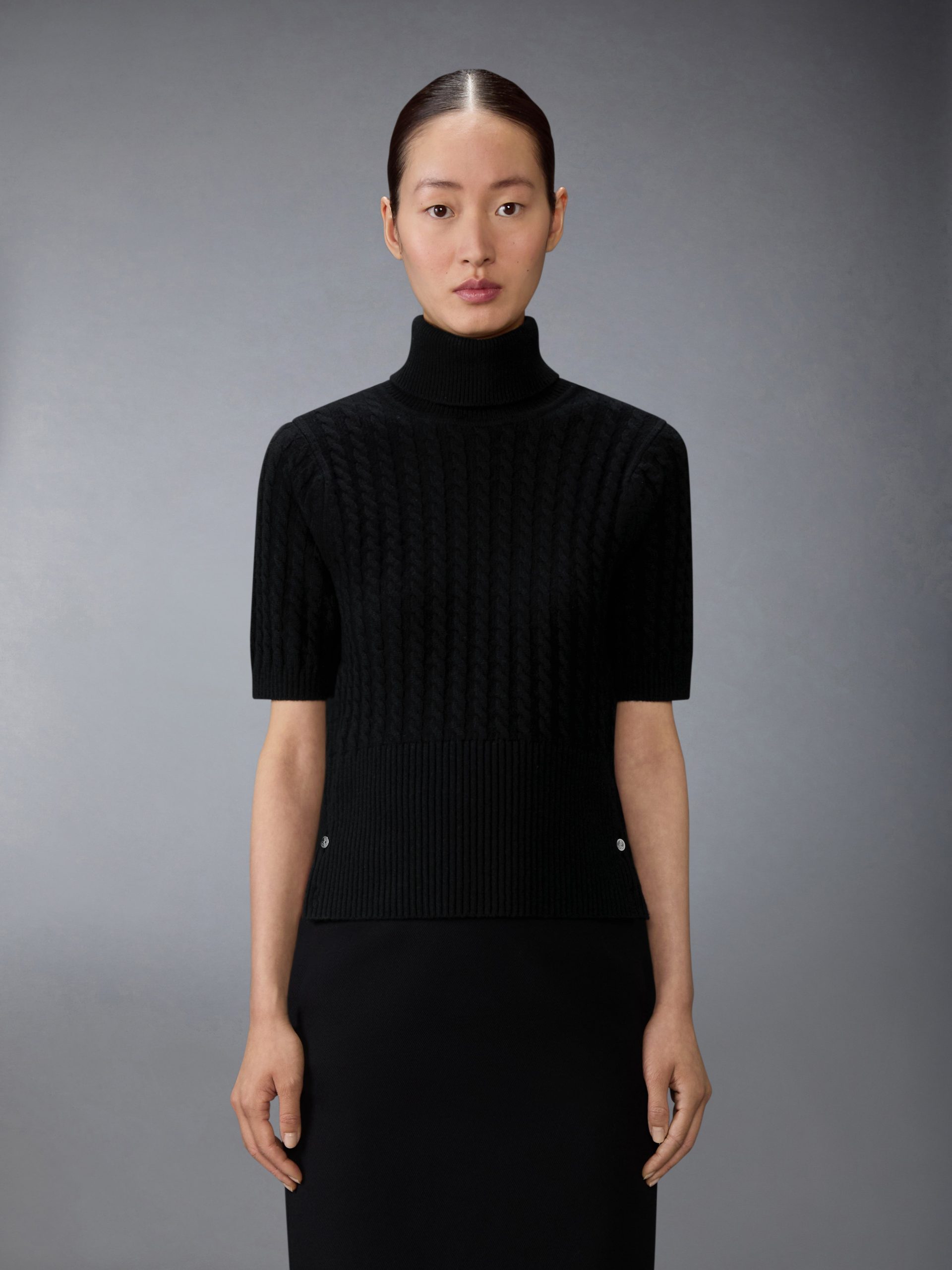 CASHMERE BABY CABLE STITCH SHORT SLEEVE TURTLENECK