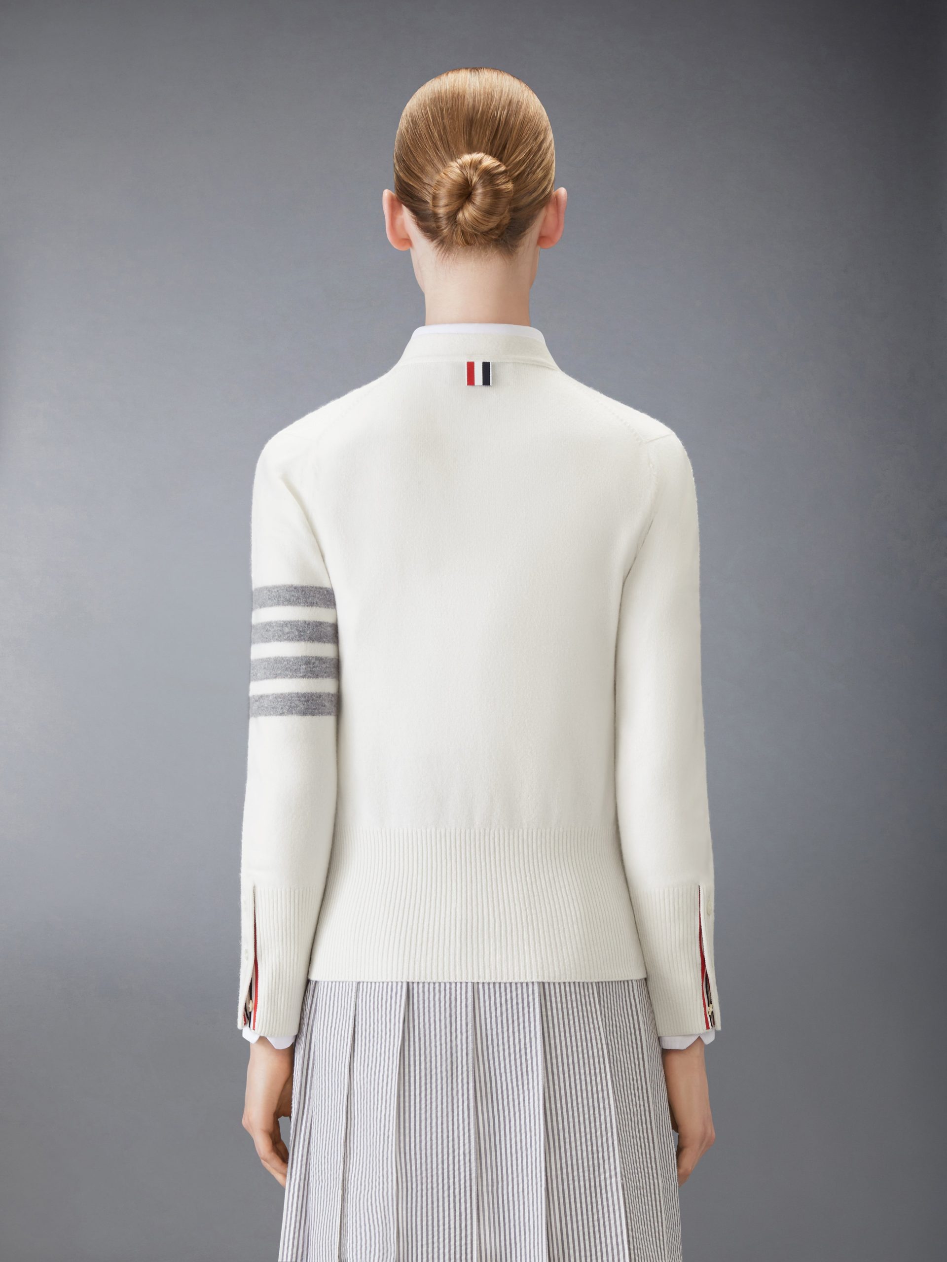 CLASSIC CASHMERE 4-BAR V-NECK CARDIGAN - Image 2