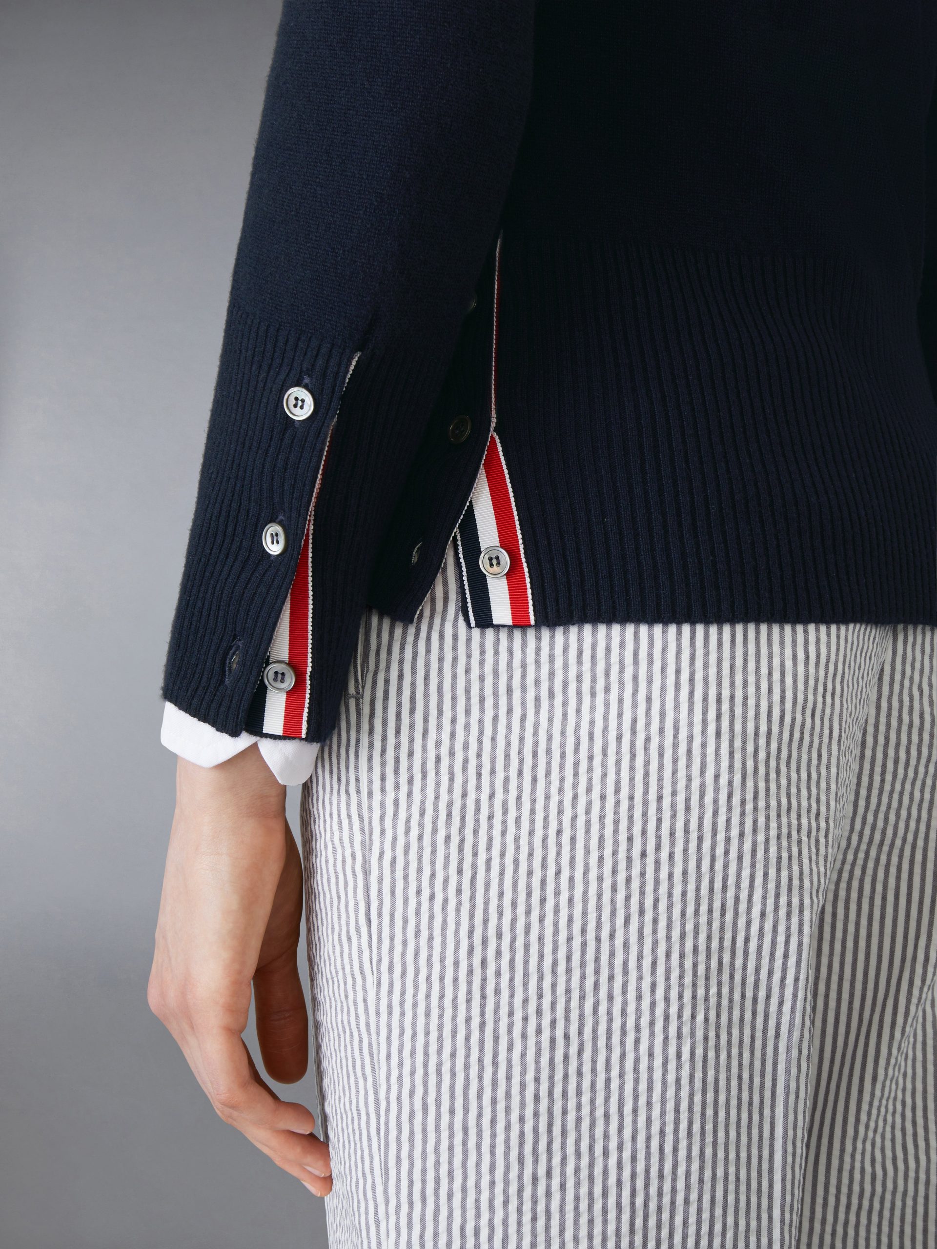 CLASSIC CASHMERE 4-BAR V-NECK CARDIGAN - Image 4