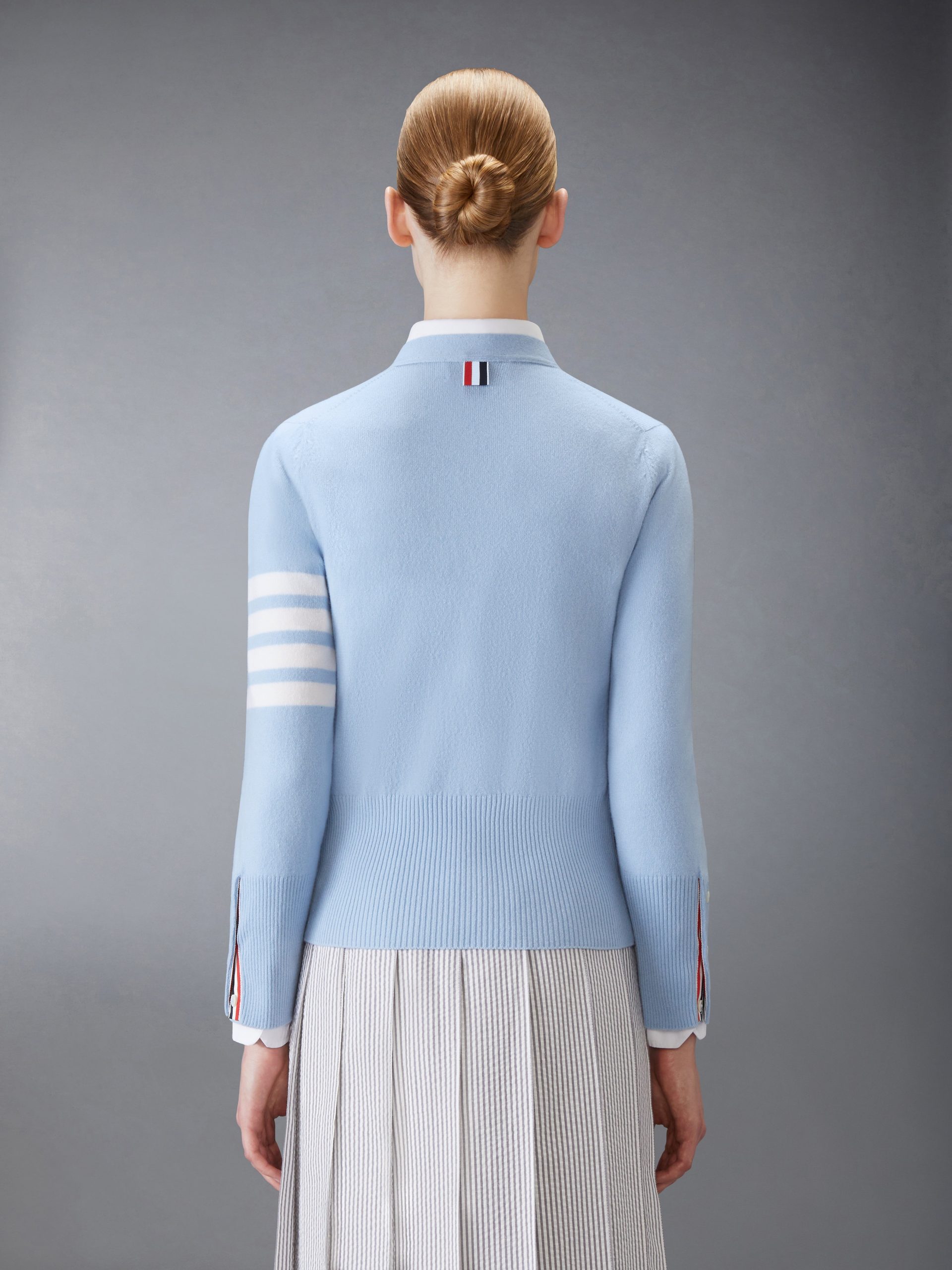 CLASSIC CASHMERE 4-BAR V-NECK CARDIGAN - Image 2