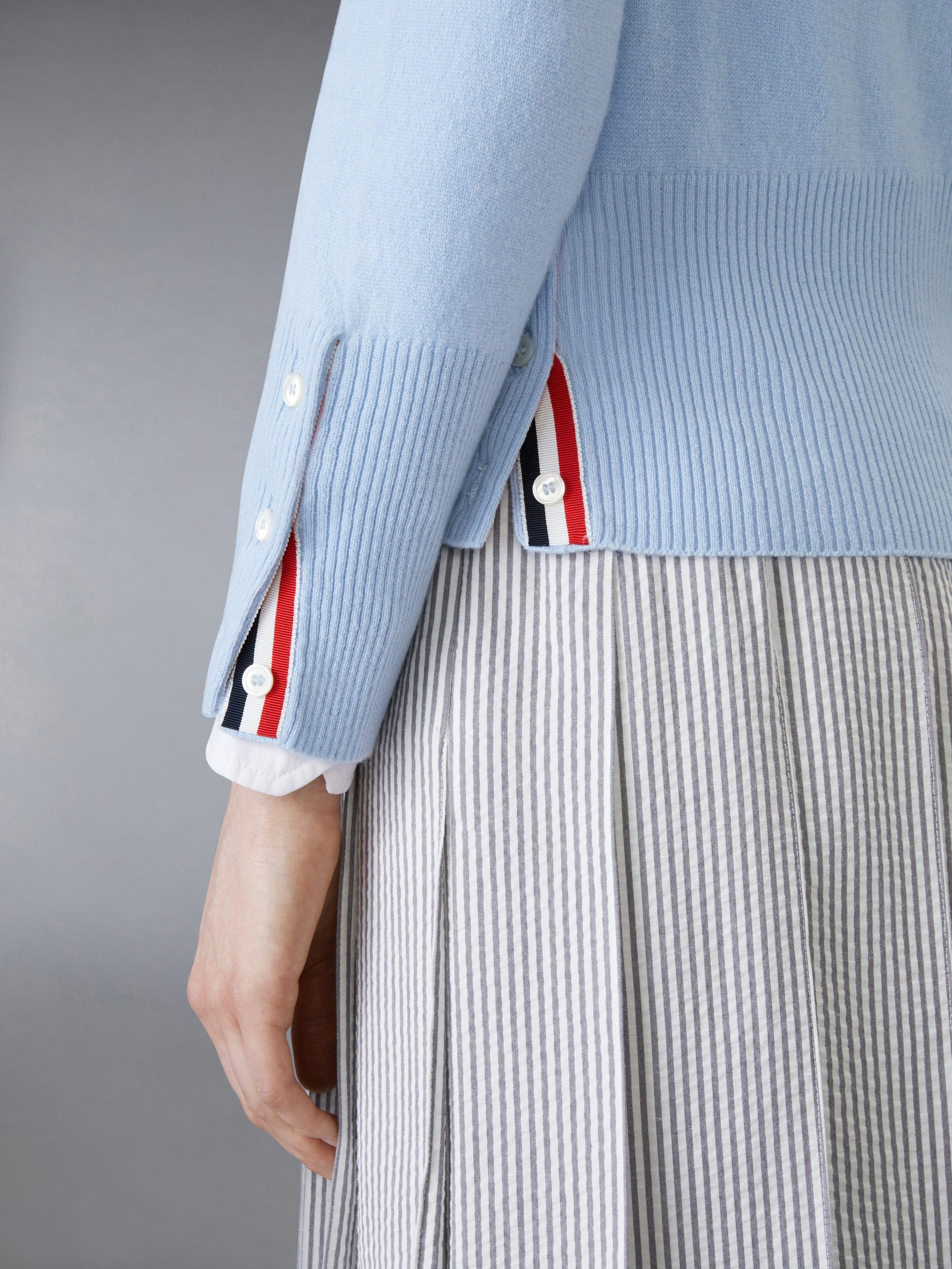 CLASSIC CASHMERE 4-BAR V-NECK CARDIGAN - Image 4