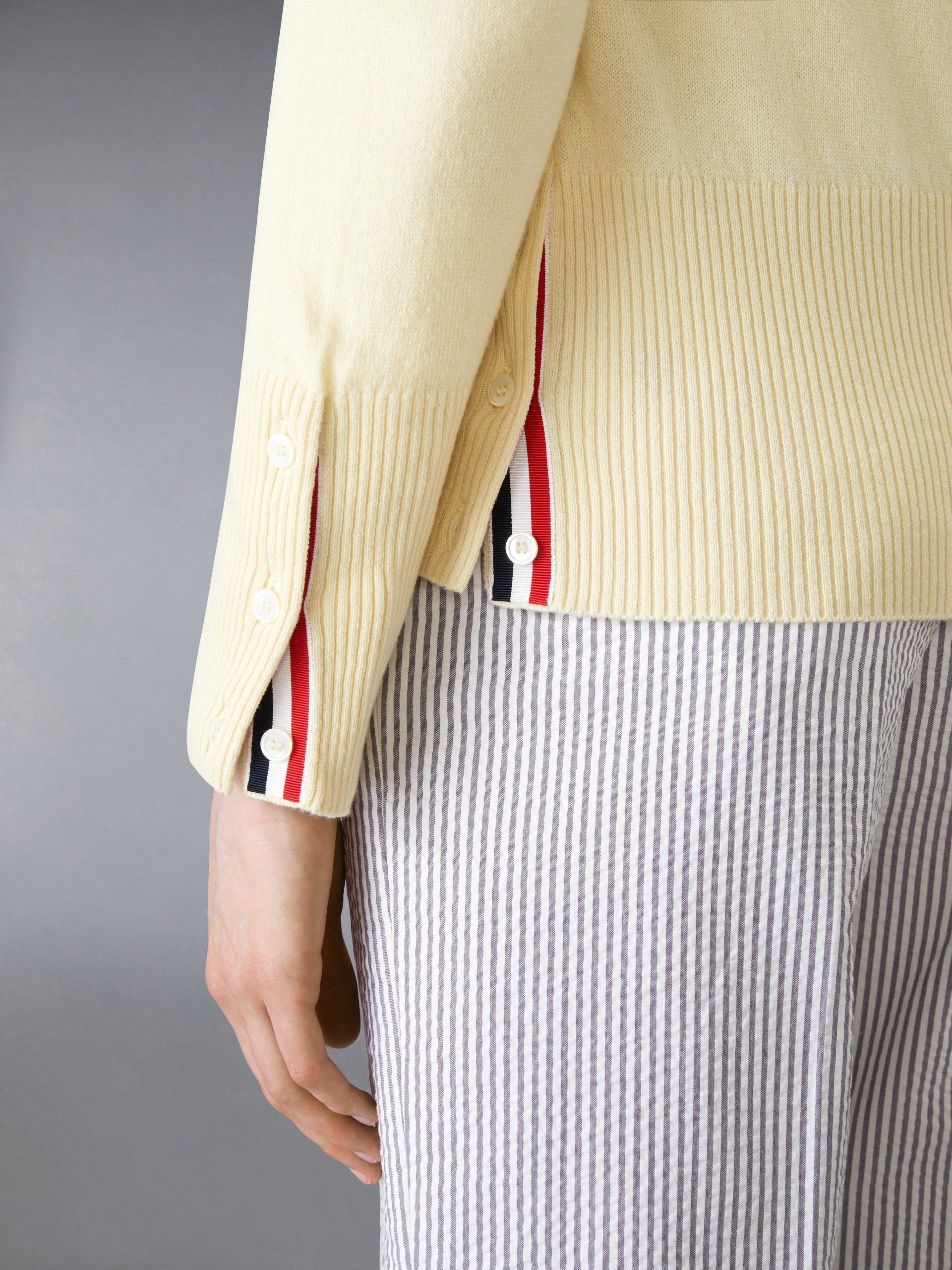 CLASSIC CASHMERE 4-BAR V-NECK CARDIGAN - Image 4